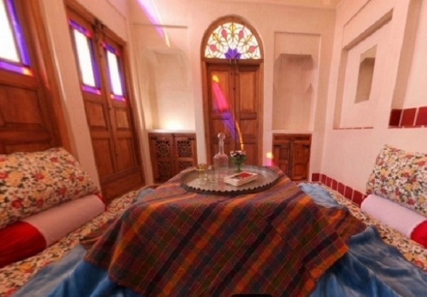 فضای داخلی اتاق ها اقامتگاه سنتی تاریخی ایرانی کاشان